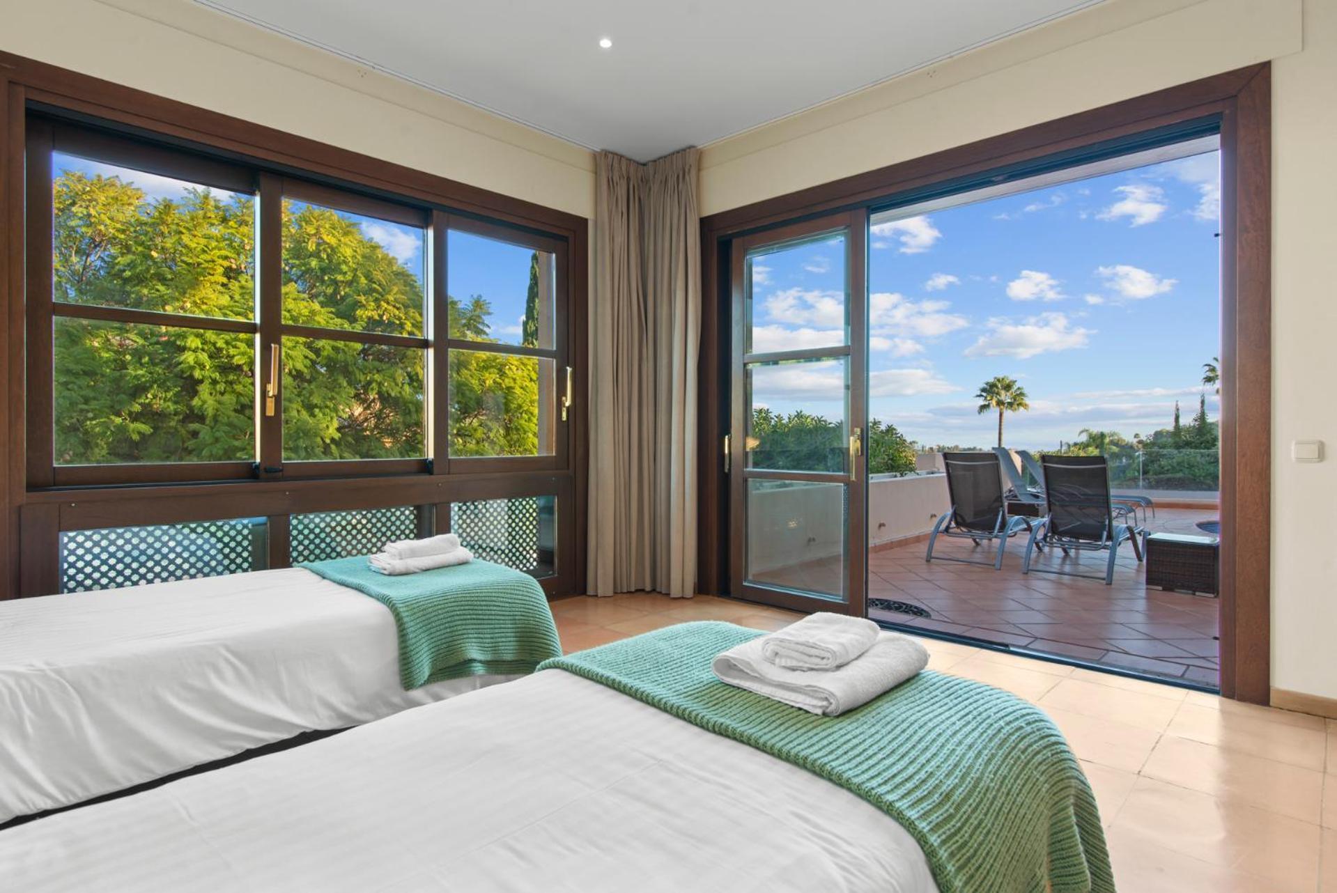 Luxury Villa Robledal By Mabiente - Views Of The Sea And The Golf Course Marbella Exterior foto